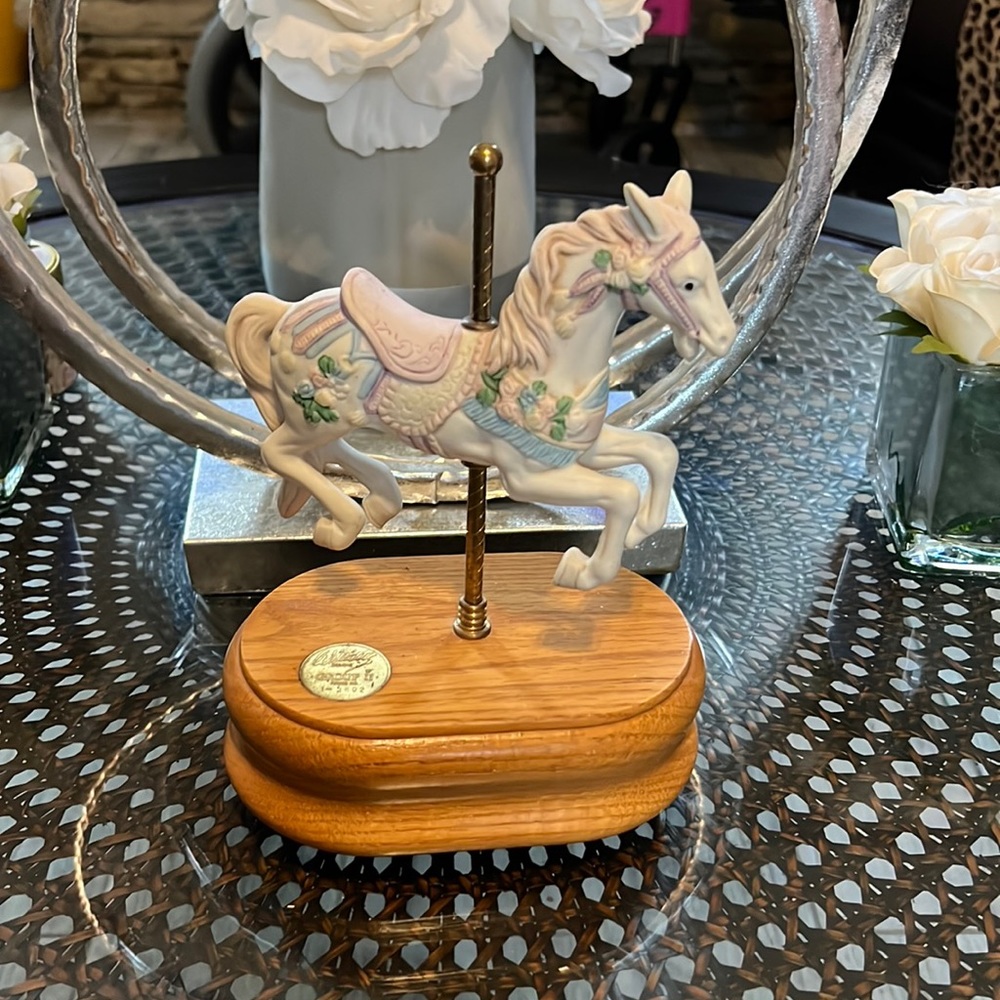 Vintage 1990’s carousel musical horse Edelweiss EUC